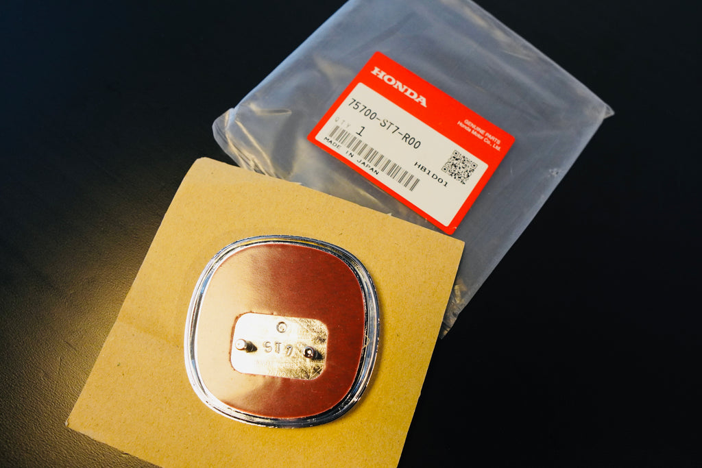 USDM INTEGRA TYPE R GENUINE FRONT BADGE 75700-ST7-R00