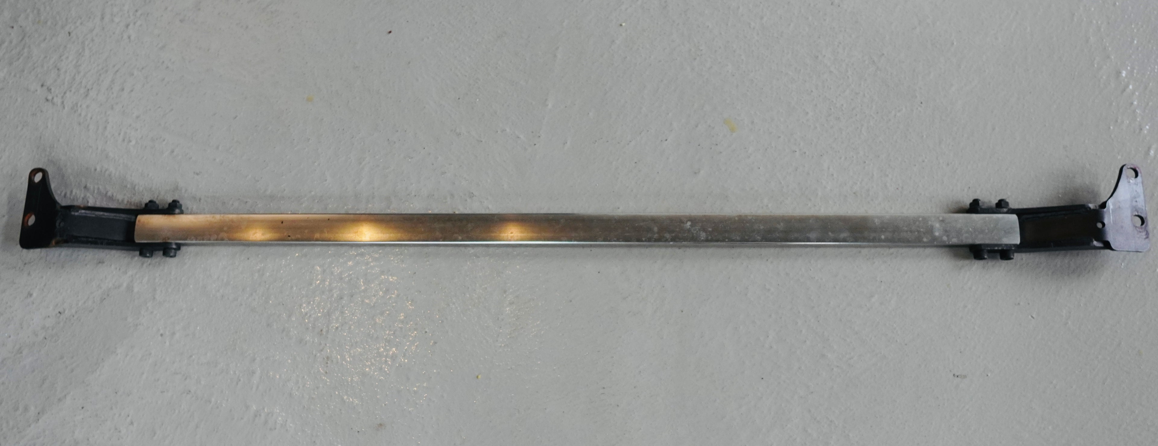 INTEGRA TYPE R FRONT STRUT BAR (USED)