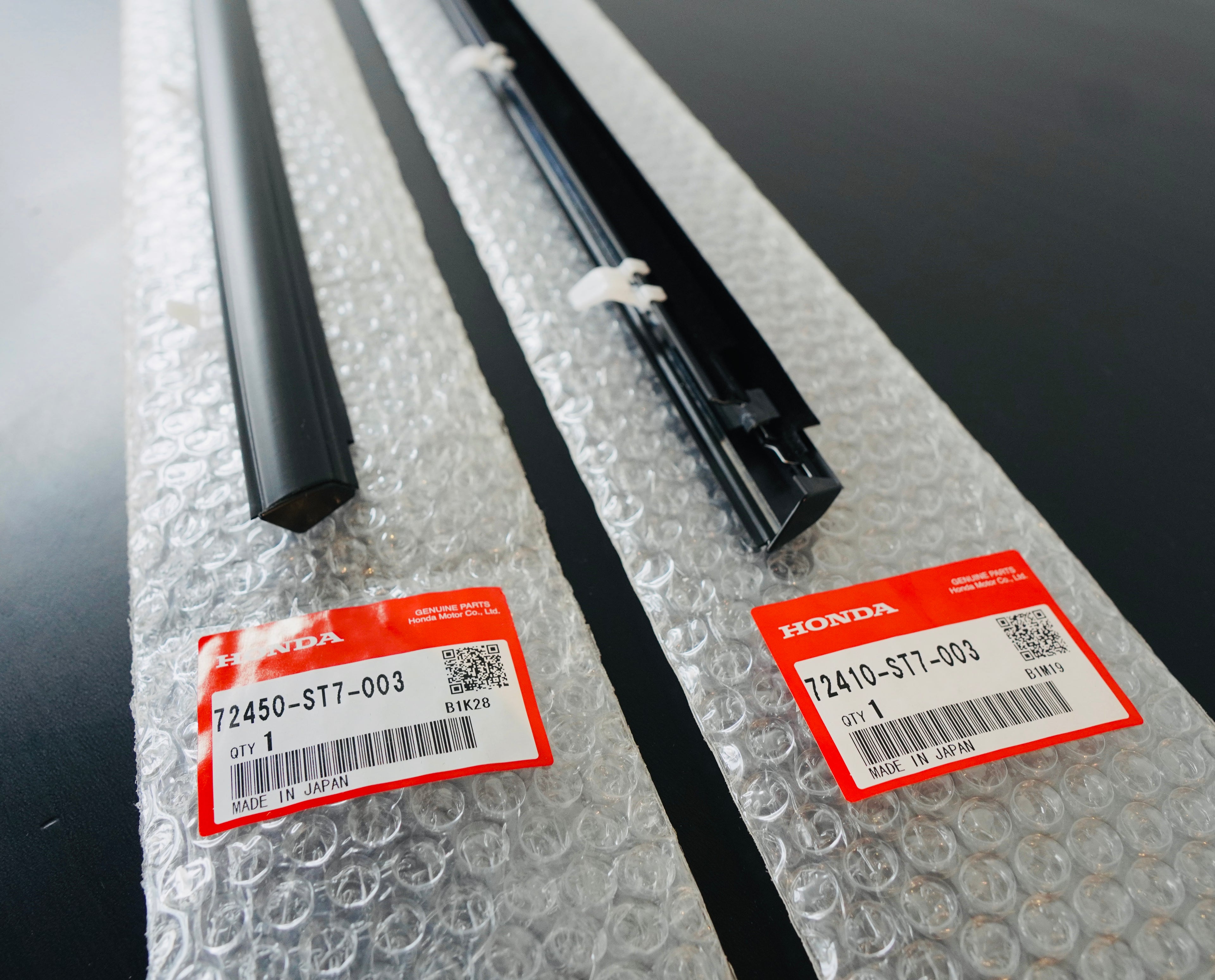 94-01 ACURA INTEGRA GENUINE BELT MOLDINGS (sold as a pair) 2DR