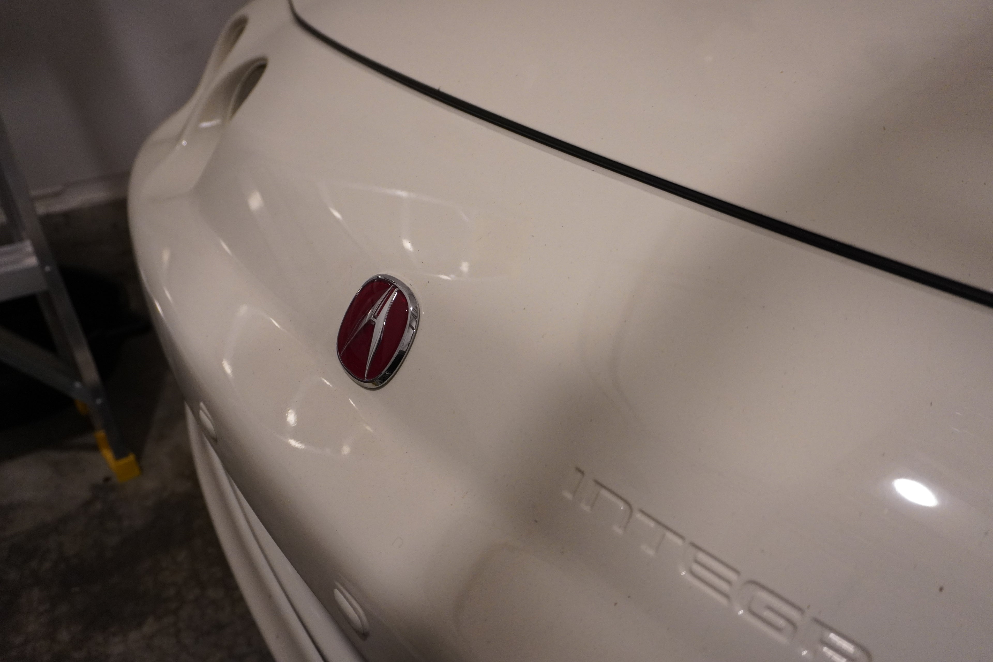 USDM INTEGRA TYPE R GENUINE FRONT BADGE 75700-ST7-R00