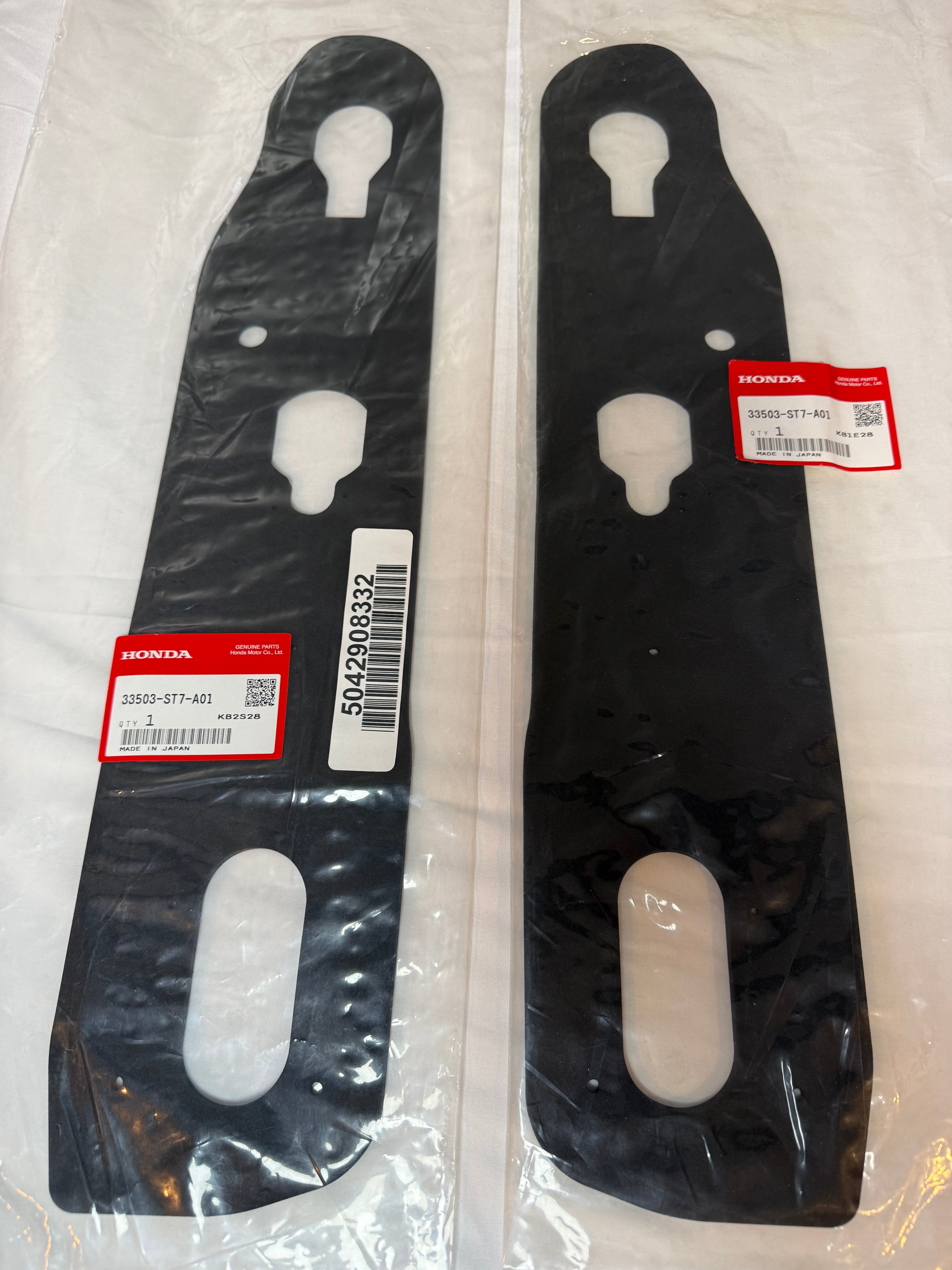 94-01 ACURA INTEGRA 3DR TAIL LAMP SEALS (SOLD AS A PAIR)